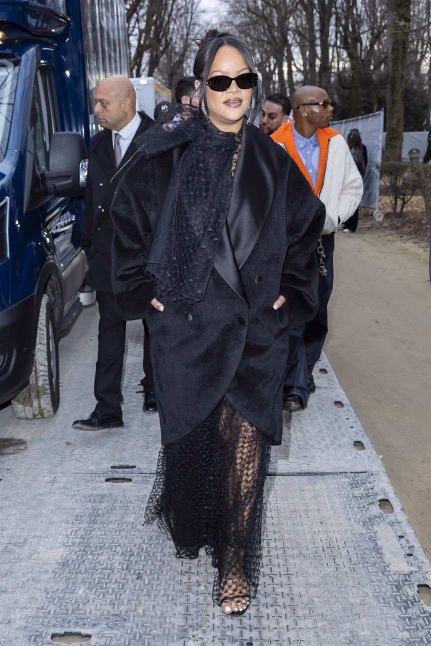 Rihanna Softly Reworks One of Her Most Iconic Maternity Looks at Dior Couture